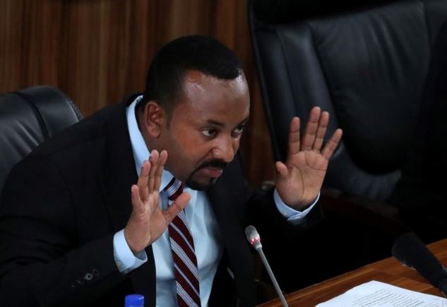 رئيس وزراء إثيوبيا أبي أحمد يتحدث أمام البرلمان الإثيوبي في أديس أبابا يوم الثلاثاء. تصوير: تيكسا نيجيري - رويترز.